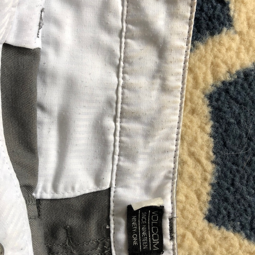Volcom Shorts - Picture 4 of 4
